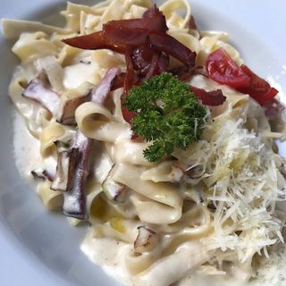 Pršuta i ulje od tartufa pasta 