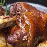 Codillo al horno con patatas 