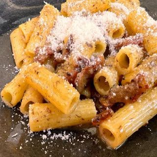 Carbonara Tradicional (con nata, guanciale, huevo, pecorino)