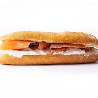 Bocadillo De Salmón Y Queso Crema