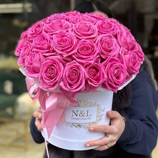 35 малинових троянд в боксі 