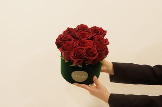 წითელი ვარდების ბოქსი