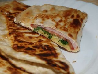 Чебурек з шинкою із сиром (320г)