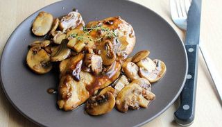 Pui cu ciuperci 230 gr.