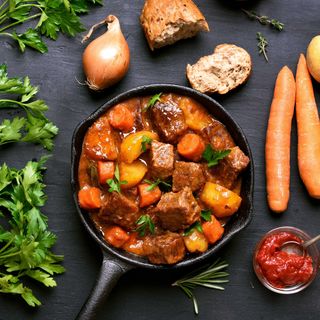 Свинско с картофки и зеленчуци 