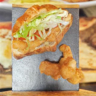 Croissant vegetal con pollo