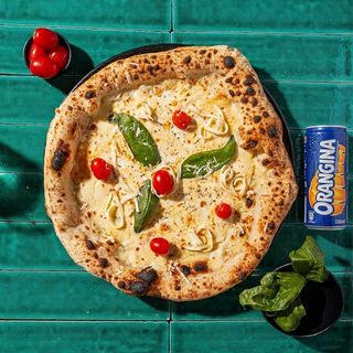 Pizza 5 Fromaggi + Orangina ®