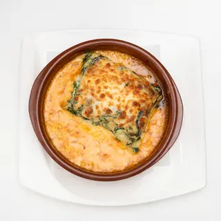 Lasaña de espinacas y gambas gratinada