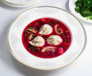 Barszcz czerwony z uszkami