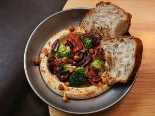 Хумус з печеними овочами (140/40g)