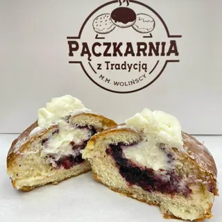 Pączek Jagoda z bitą śmietaną