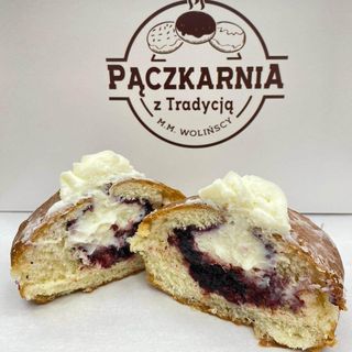 Pączek Jagoda z bitą śmietaną