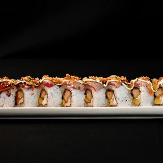 N13B Pollo rebozado,mango,queso Philadelphia, atún flameado, cebolla frita.