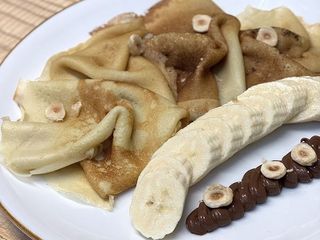 Млинець з шоколадом та бананом