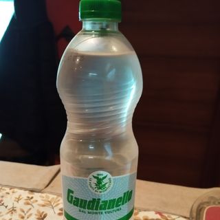 Acqua frizzante in bottiglia 50 cl