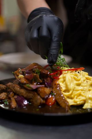 Tallarín A La Huancaína Con Lomo