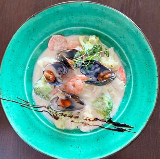 Морепродукти у вершково-сирному соусі (400 Г)