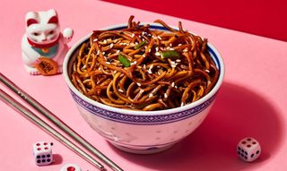 Tallarines fritos tres delicias 三鲜炒面