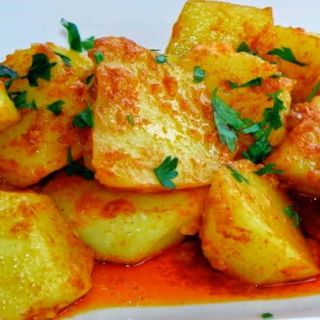 Ración De Patatas Al Ajillo