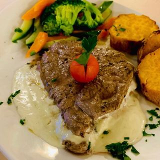 Bife de filete com queijo Roquefort