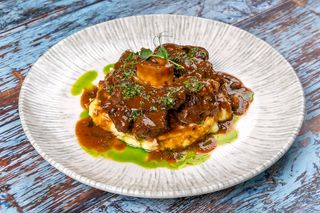 Osso bucco cu piure de cartofi si gremolata