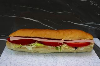 Sendvič sa šunkom (u domaćoj lepinji)