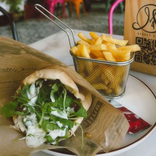 Khubzna (Eligir entre) Ternera, Kufta,pollo O Falafel