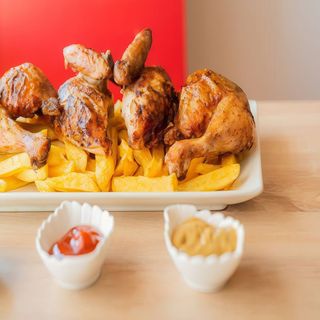 Pollo Entero A La Brasa Y Patatas