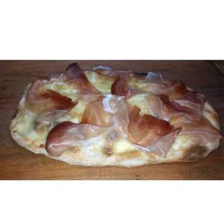 Pinsa provola e speck