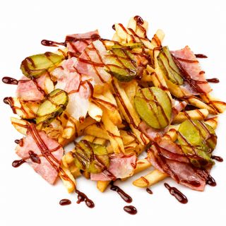Fries with bacon and cucumbers 