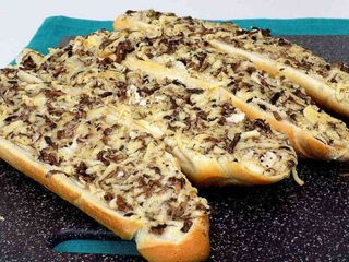 Zapiekanka z pieczarkami