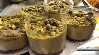 Mini serniczek pistacjowy