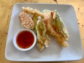 315 - Tempura mista con gamberoni 3 pezzi e verdure fritte 9 pezzi