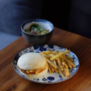 Бао бургер з лососем (270г)