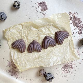 4 მარციპანის კანფეტი 6009