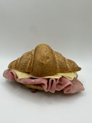 Croissant Con Mantequilla, Jamón York Y Queso