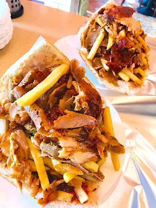 8. Kebab w bułce MIX 3 mięsa - Frytas (Mega)
