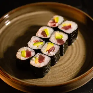 Maki De Atún Y Aguacate (8 Uds.)