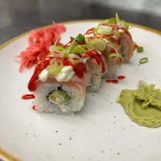 Uramaki sake ebi roll