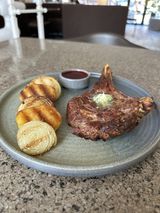 Рибай с клюквенным соусом и запечённым картофелем (300г)