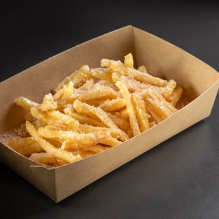 Cartofi prăjiți cu sos de cascaval și parmezan