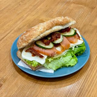 Сандвич със пушена сьомга