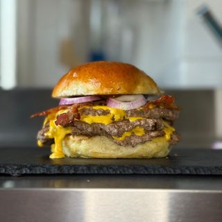 BURGER COLOSSEO + PATATINE IN OMAGGIO