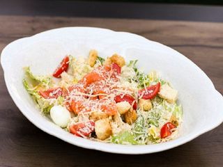 Салат Цезар з лососем 250г