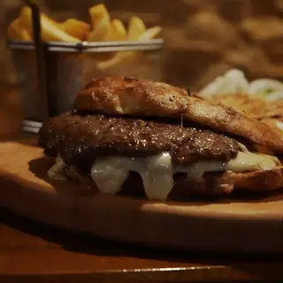 Punjena pljeskavica