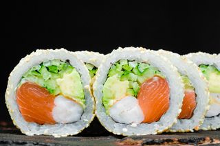 Рол Каліфорнія з креветкою в ікрі (300г)