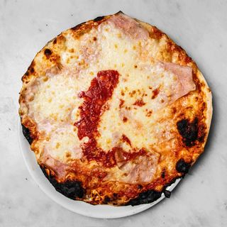 Pizza con prosciutto