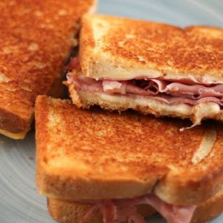 Súper Bikini Jamón Ibérico Y Queso (XXL)