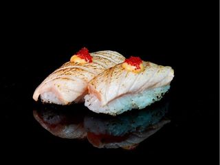 Nigiri łosoś opalany 2 szt.