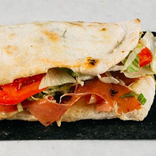 Sir pršut u pizza tijestu